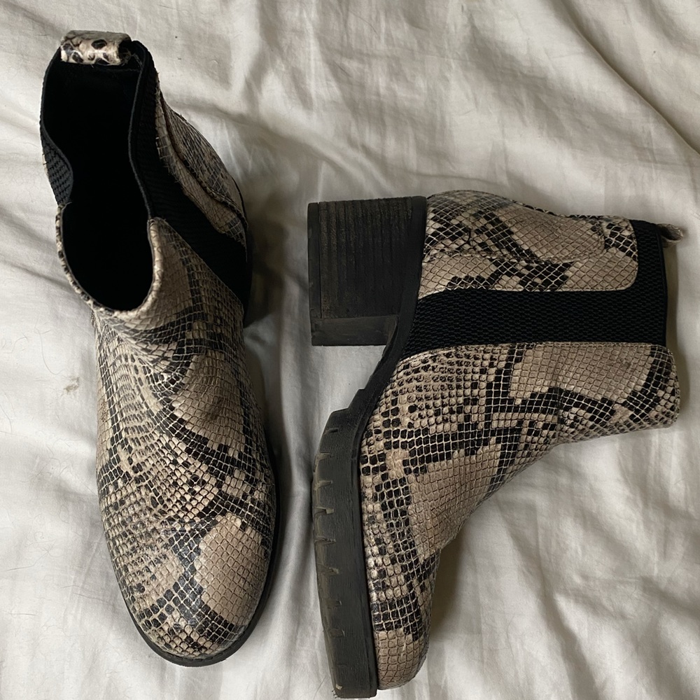 MIA VEGAN SNAKESKIN BOOTIES WITH BLACK CHUNK HEEL (MESH STRETCH- COMFORT) SIZE 8
